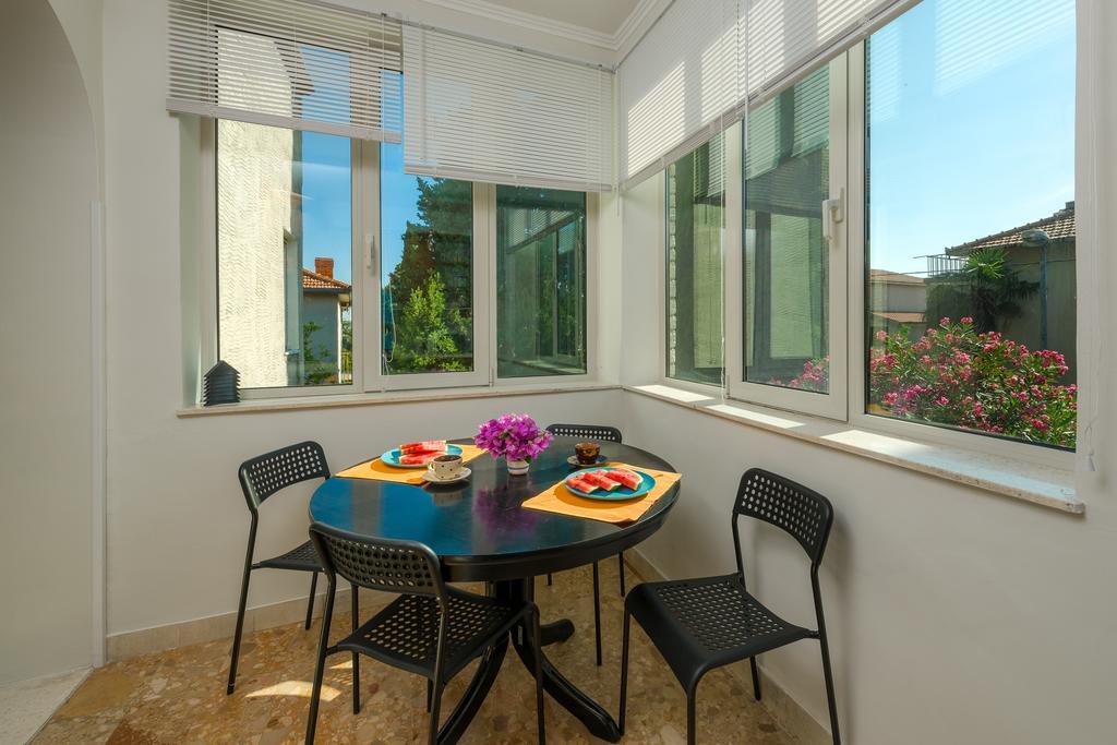 Garden Apartment Kaštela Rum bild