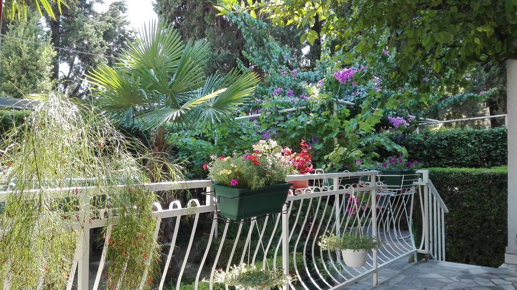 Garden Apartment Kaštela Exteriör bild