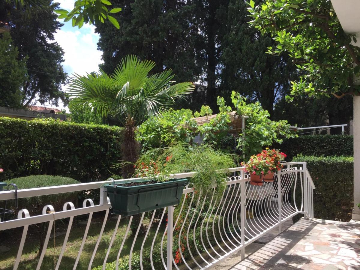 Garden Apartment Kaštela Exteriör bild